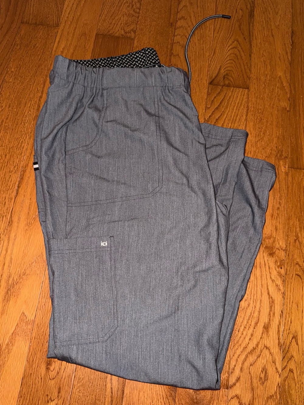 koi Women's Wide Leg Scrub Pants in Heather Gray new with out tags never worn